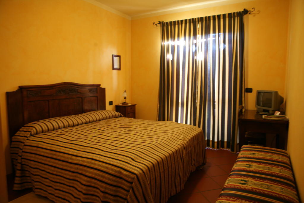Agriturismo La Virginia Villa Revello Kültér fotó