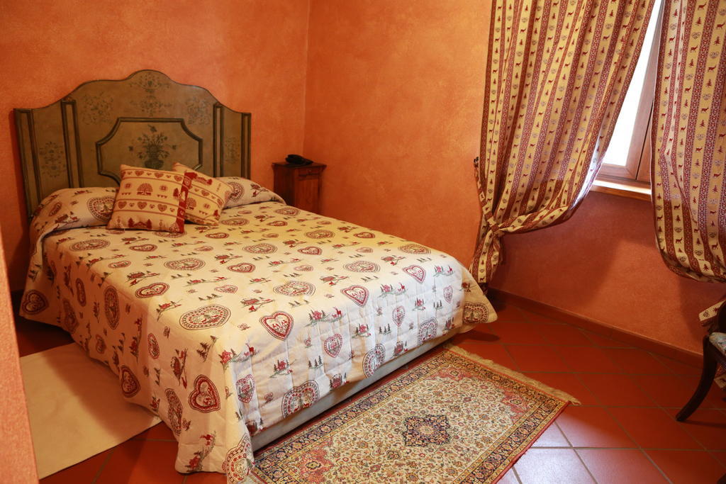 Agriturismo La Virginia Villa Revello Kültér fotó